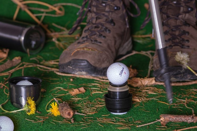 Quels sont les éléments clés à prendre en compte pour réussir un swing au golf ?